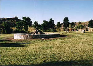 Vista de la fuente en el parque.