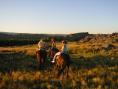 cabalgata al atardecer