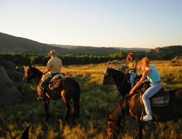 Cabalgata: Ingrid, Juan Carlos y Alicia